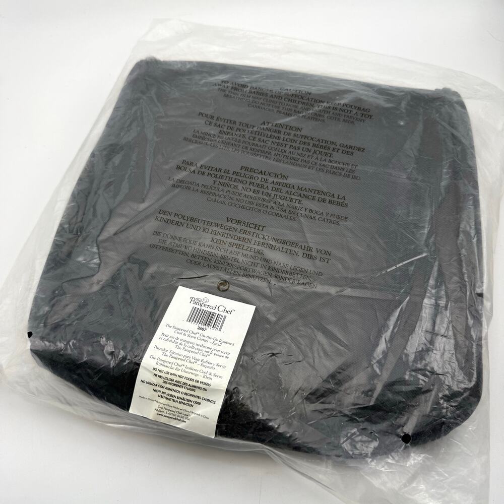 Pampered Chef On The Go Insulated Cool and Serve Carrier Small 2607 Black 11.5” - Picture 4 of 4